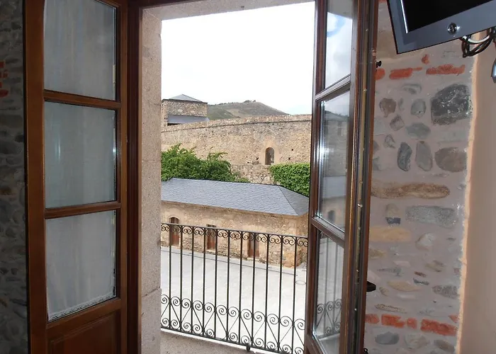 Hotel: Hostal Virgen De La Encina