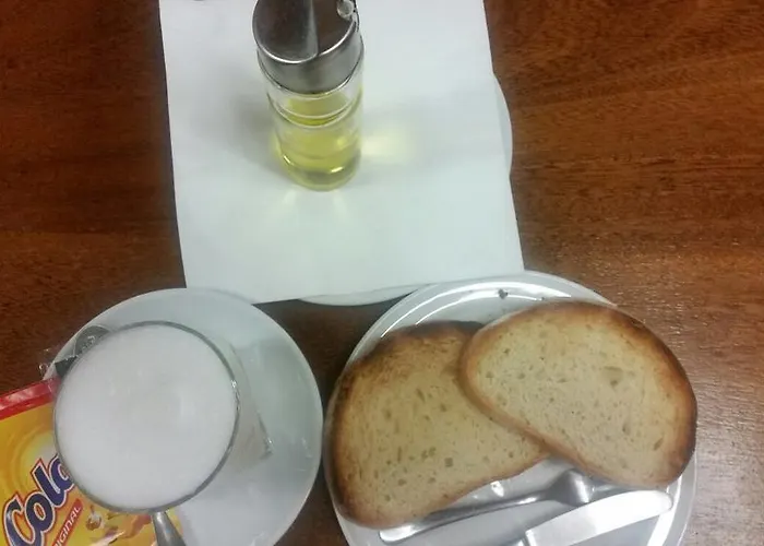 Hotel: Hostal Virgen De La Encina